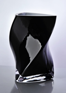 Artystyczny szklany wazon czarny świderek h 24 cm